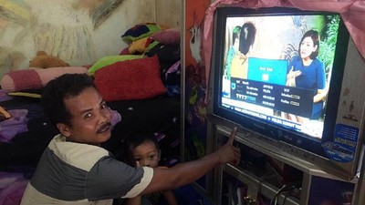 Senangnya Warga Desa di Kalsel Nonton TV Tak Lagi Pakai Genset