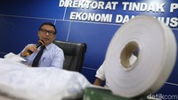 Direktur Tindak Pidana Ekonomi dan Khusus Brigjen Agung Setya mengatakan PT CP diduga mengemas gula kristal rafinasi dalam bentuk sachet. Gula sachet itu kemudian dijual ke beberapa hotel mewah dan kafe di Jakarta. Masing-masing sachet dengan berat bersih 6-8 gram.