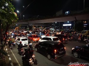 Amdal Lalin Belum Selesai, Begini Macet Parah di Underpass Matraman
