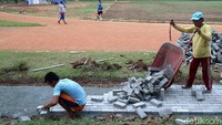 Revitalisasi lapangan olahraga dengan total anggaran sekitar Rp 60 miliar melalui CSR beberapa perusahaan swasta.