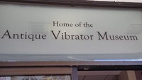 Adalah Antique Vibrator Museum, yang berisi koleksi tentang vibrator atau alat bantu seks. Isi koleksinya pun terbilang unik (Instagram/thechinacatsunflower)