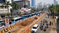 Sementara di arah sebaliknya yaitu Kuningan ke Mampang, lancar saat pagi hari.