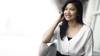 Selain itu, Linda turut mengembangkan usaha keluarga yang memproduksi furnitur dan desain interior. Linda sudah diwanti-wanti oleh ibundanya untuk meneruskan usaha itu.
