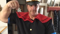 Popeye adalah tokoh fiksi seorang pelaut yang memiliki otot-otot lengan raksasa. (Foto: Facebook/JeffDabeWrestler)
