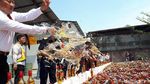 Bea Cukai Tanjung Perak Musnahkan 15.360 Botol Miras