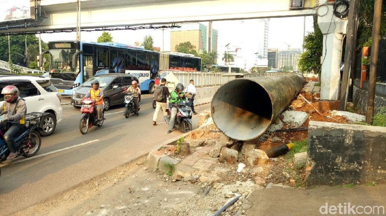 Begini Kondisi Trotoar Horor di Dekat Proyek Pancoran Begini Kondisi Trotoar Horor di Dekat Proyek Pancoran
