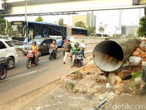 Begini Kondisi Trotoar Horor di Dekat Proyek Pancoran