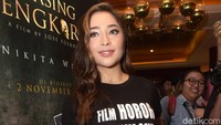 Ia memilih tampil kasual di acara tersebut. Pool/Noel/detikFoto.