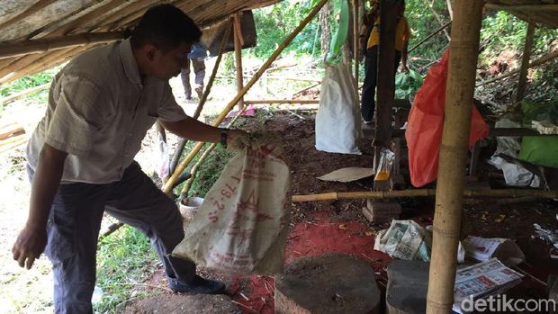 Polres Tangsel Gerebek Pabrik Petasan di Tengah Sawah