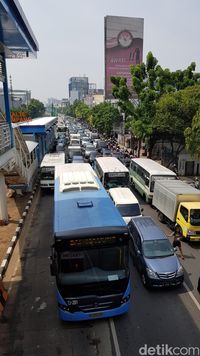 Macet Mampang Yang Kian Hari Kian Jadi, Kapan Sampai Kantornya?