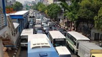 Ini suasana kemacetan di dekat Halte Mampang Prapatan, masih di jalur yang sama, di jam yang sama, 09.10 WIB pagi ini. Foto: Ahmad Toriq/detikcom