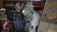 Maid Cafe ini cukup mahal juga. Makanan dibanderol seharga 1.200 Yen (setara Rp 144 ribu), sedang minuman dibanderol sampai 900 Yen (setara Rp 108 ribu). Meski mahal, tetapi para otaku tetap akan menebusnya, demi bertemu dengan pelayan idamannya (Wahyu/detikTravel)