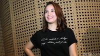 Chelsea Islan tampak tersenyum saat ditemui di sebuah acara belum lama ini. Foto: Palevi S/detikHOT