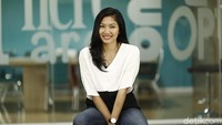 Genap sepuluh bulan Linda meninggalkan pelatnas Cipayung. Posturnya tak menjadi gempal seperti kebanyakan atlet-atlet yang sudah pensiun.