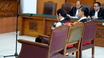 Sidang Perdana, Ello Lebih Berisi dan Tanpa Berewok