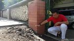 Trotoar di Sukabumi Ini Diprotes Warga