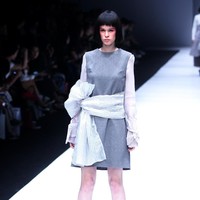 Koleksi terbaru dari Hunting Fields dengan sentuhan alam dan di hadirkan kedalam sentuhan pleats dan cutting di Jakarta Fashion Week 2018, Senayan City, Jakarta, Selasa (24/10/2017). Foto: Mohammad Abduh/Wolipop