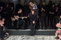 17 Tahun Berkarya, Desainer Burberry Dapat Penghargaan dari Ratu Inggris