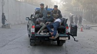 Juru bicara Kementerian Dalam Negeri Afgnanistan Najib Danish menyebutkan, setidaknya 8 orang tewas dan 20 orang terluka, termasuk perempuan. Korban didominasi warga sipil. Omar Sobhani/REUTERS.