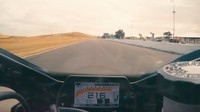 Setelah versi awalnya mampu menembus kecepatan 100km/jam, versi tahun 2017 ini sudah lebih baik lagi. Motobot mampu menembus kecepatan lebih dari 200 km/jam. (Yamaha-motor.com)