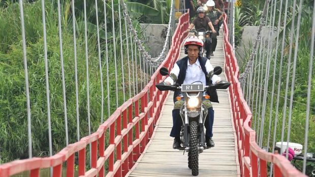 Cerita Jokowi Bawa Sepeda Motor Tidak Nyalakan Lampu dan Tak Ditilang