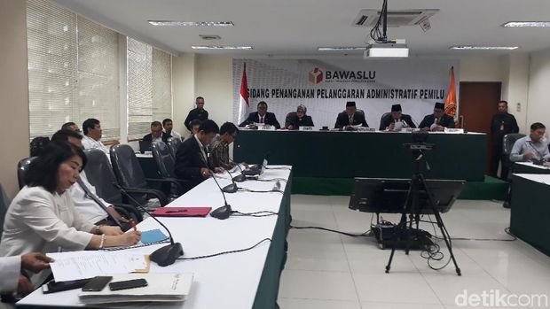 Sidang pemeriksaan aduan 7 parpol di Bawaslu, Kamis (2/11/2017)