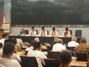 Anies-Sandi Pimpin Rapat Tertutup Bahas BUMD