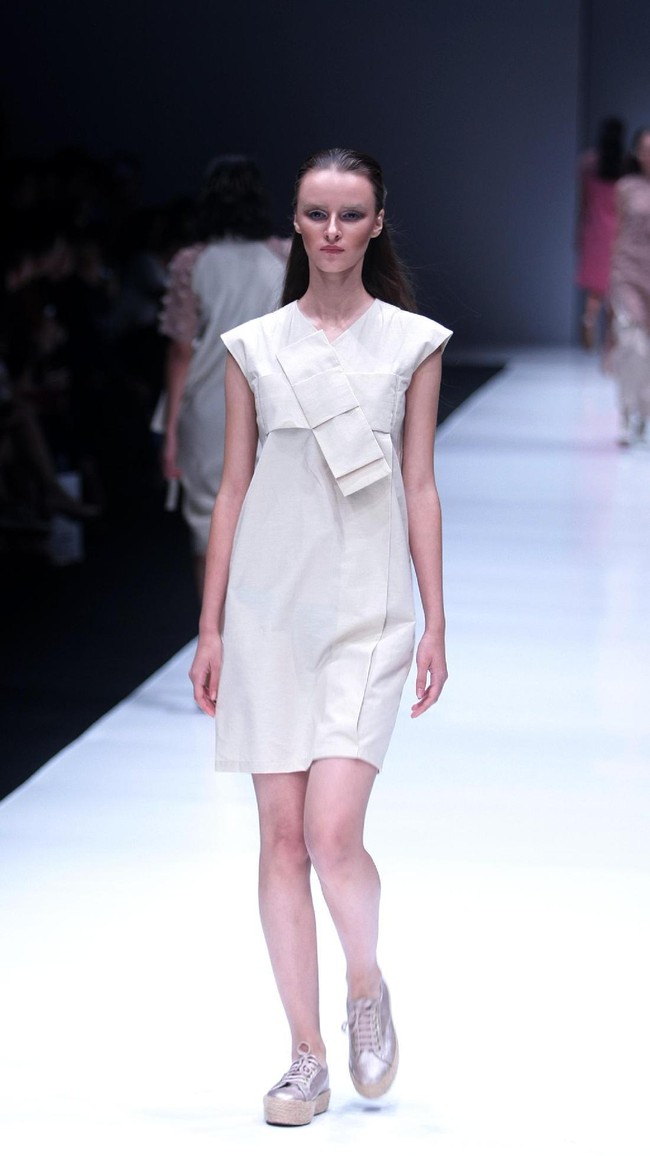 Koleksi terbaru Danjyo Hiyoji, mengusung tema Fashion Fusion dengan menghadirkan koleksi Arc di Jakarta Fashion Week 2018, Senayan City, Jakarta, Selasa (24/10/2017). Foto: Mohamamd Abduh/Wolipop