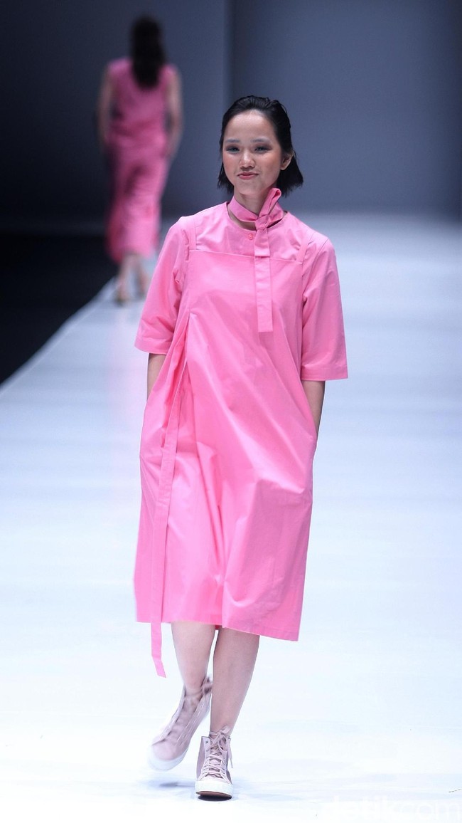 Koleksi terbaru Danjyo Hiyoji, mengusung tema Fashion Fusion dengan menghadirkan koleksi Arc di Jakarta Fashion Week 2018, Senayan City, Jakarta, Selasa (24/10/2017). Foto: Mohamamd Abduh/Wolipop