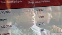 Direktur Utama Pertamina, Elia Massa Manik, menjelaskan penurunan laba bersih ini merupakan dampak dari kenaikan harga minyak sebesar 30%.