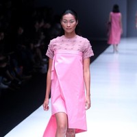 Koleksi terbaru Danjyo Hiyoji, mengusung tema Fashion Fusion dengan menghadirkan koleksi Arc di Jakarta Fashion Week 2018, Senayan City, Jakarta, Selasa (24/10/2017). Foto: Mohamamd Abduh/Wolipop