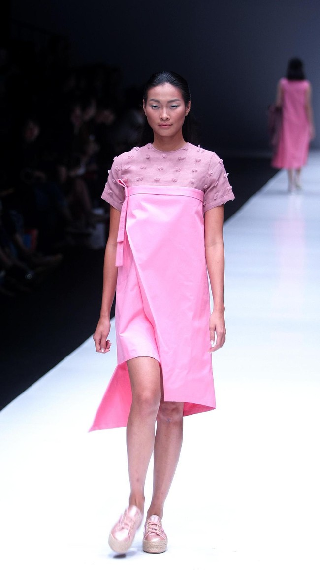 Koleksi terbaru Danjyo Hiyoji, mengusung tema Fashion Fusion dengan menghadirkan koleksi Arc di Jakarta Fashion Week 2018, Senayan City, Jakarta, Selasa (24/10/2017). Foto: Mohamamd Abduh/Wolipop