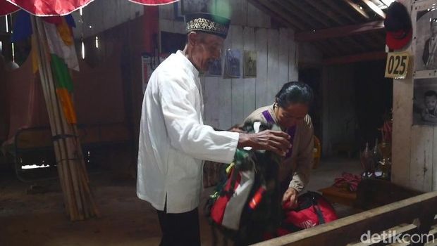 Pengayuh becak Darmiyanto, bersiap menuju Chile, Amerika Selatan.