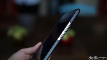 Note 4 Pro yang dibekali OS Android 7.0 Nougat dan kapasitas baterainya pun melonjak jadi 4.500 mAh. (Foto: detikINET/Agung Prambudhy)