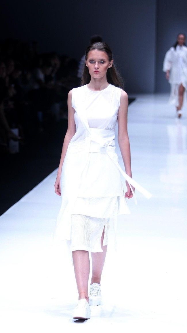 Koleksi terbaru Danjyo Hiyoji, mengusung tema Fashion Fusion dengan menghadirkan koleksi Arc di Jakarta Fashion Week 2018, Senayan City, Jakarta, Selasa (24/10/2017). Foto: Mohamamd Abduh/Wolipop