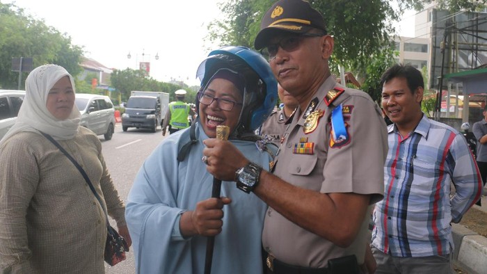 Ketika Emak-emak Curhat ke Kapolresta Banda Aceh karena Ditilang