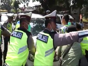 STNK Mati, Xenia Ini Kabur dari Kepungan Polisi