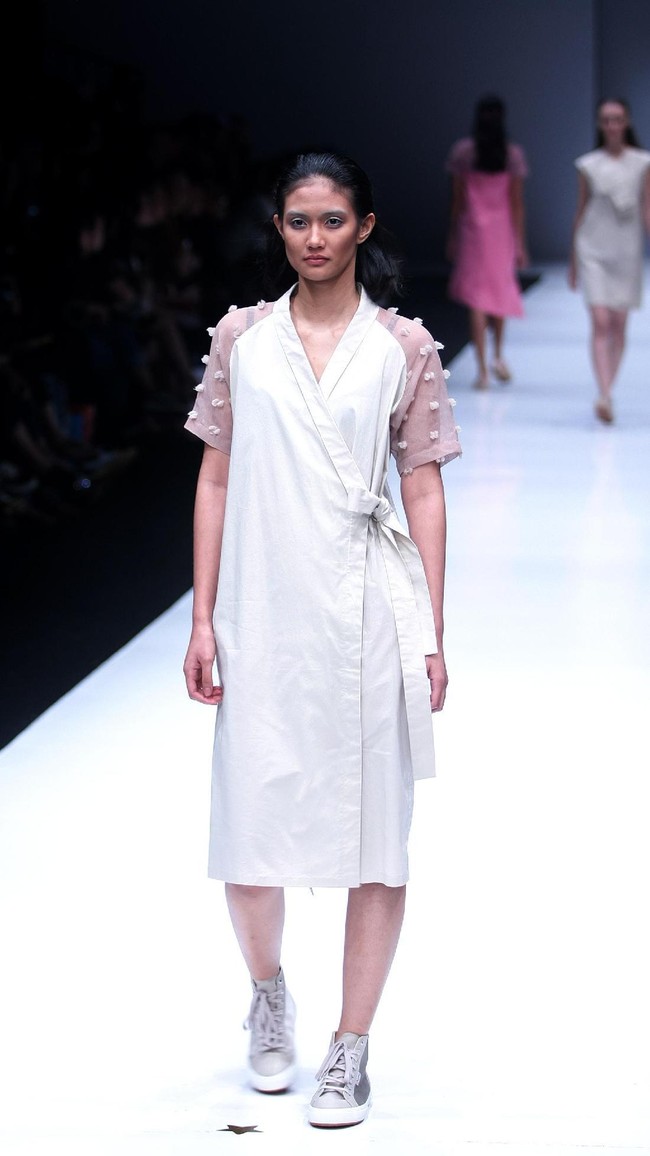 Koleksi terbaru Danjyo Hiyoji, mengusung tema Fashion Fusion dengan menghadirkan koleksi Arc di Jakarta Fashion Week 2018, Senayan City, Jakarta, Selasa (24/10/2017). Foto: Mohamamd Abduh/Wolipop