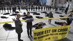 Orang-orang Berbaju Hitam Tergeletak di Pusat Kota Paris, Ada Apa?