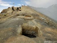 Lubang-lubang besar tak ada pembatasnya