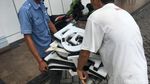 Foto:  Melihat Lebih Dekat Plang Hotel Alexis Dipreteli Petugas