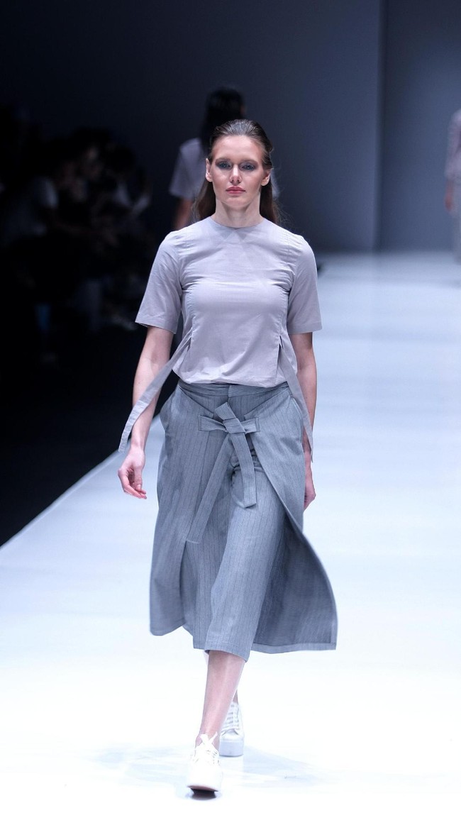 Koleksi terbaru Danjyo Hiyoji, mengusung tema Fashion Fusion dengan menghadirkan koleksi Arc di Jakarta Fashion Week 2018, Senayan City, Jakarta, Selasa (24/10/2017). Foto: Mohamamd Abduh/Wolipop