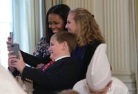 Barack dan Michelle Obama Tak Mau Selfie Lagi, Alasannya Menohok