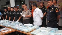 Waka Polda Metro Jaya Brigjen Pol Purwadi memberikan keterangan pers terkait pengungkapan penyelundupan sabu.