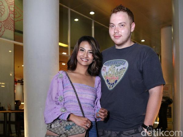 Dear Didi Soekarno, Ini Pria yang Jaga Vanessa Angel Sekarang