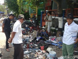 Melihat Pasar Rongsokan di Kutoarjo-Purworejo