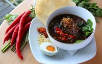 Uenak Tenan! Rawon Daging dan Iga Berkuah Hitam yang Gurih Hangat di 5 Tempat Ini