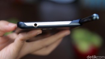 Pengguna juga tak perlu menyentuh layar untuk memilih menu yang diinginkan. Cukup gerakkan X Pen di atas layar untuk memilih menu. (Foto: detikINET/Agung Prambudhy)