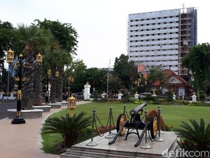 Pemkot Ingatkan Hotel Baru di Depan Grahadi Patuhi Pemasangan Baja