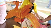 Selain itu, para siswa juga diberi latihan kreatifitas membuat wayang dengan karakter fabel (dongeng binatang).